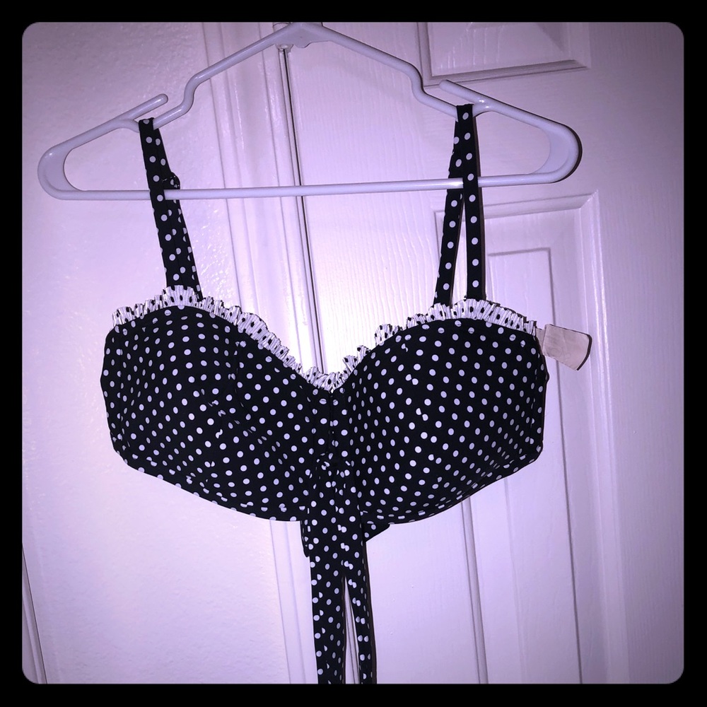Pin up style swim top